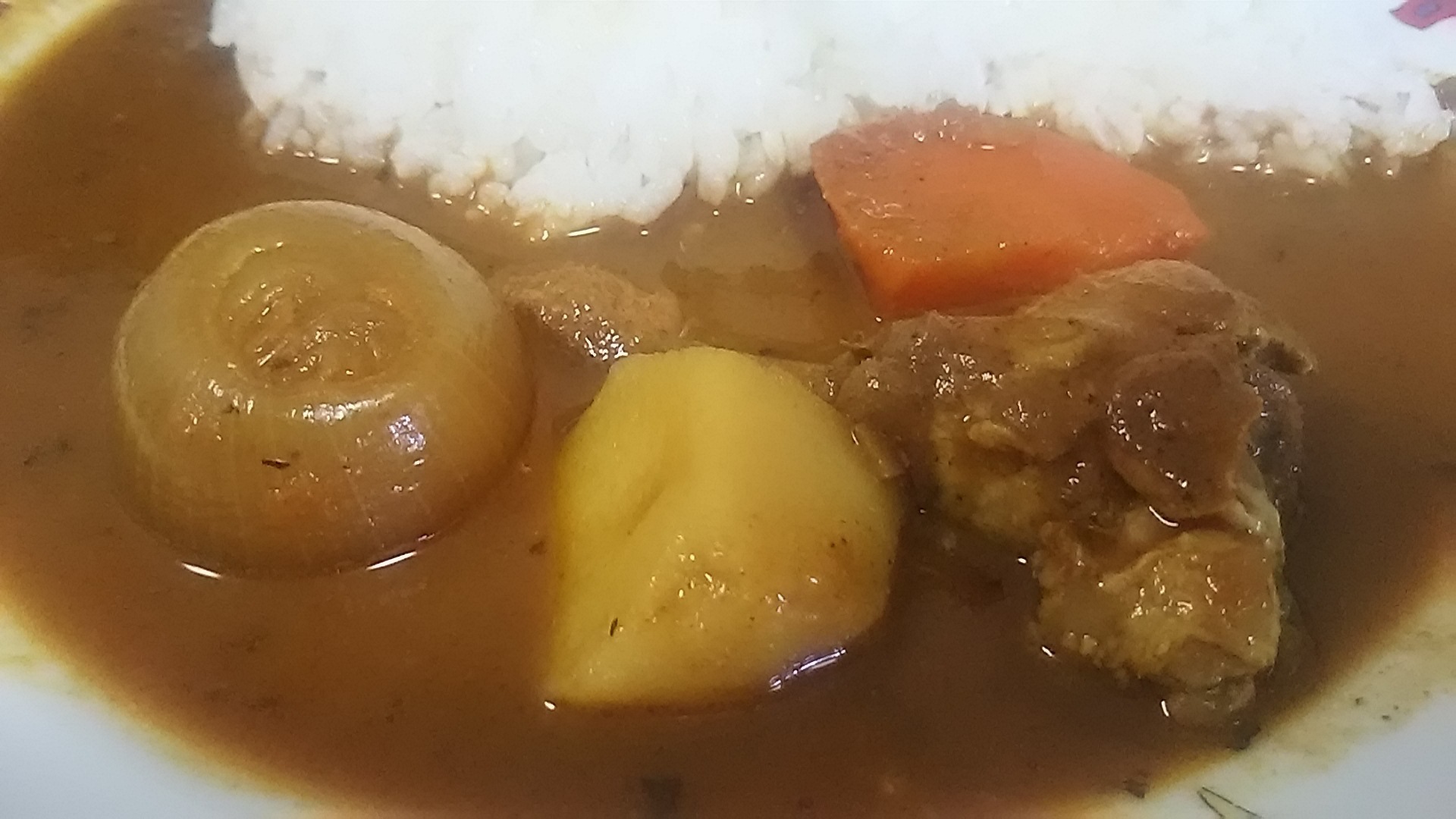 富良野市場 ゴロッと玉ねぎと骨付きチキンのスープカレー: ご